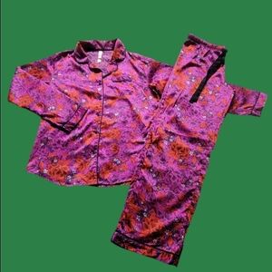PRETTY GILLIGAN & O'MALLEY PURPLE/RED PAISLEY PRINT SILKY PAJAMA SET SZ. SM